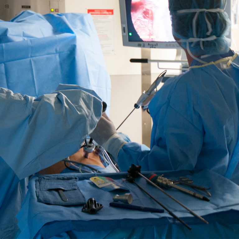 Daniel Cesar Clínica Cirúrgica - Ooforoplastia é uma cirurgia ovariana  realizada para retirar cistos ou nódulos do ovário, sem retirar o órgão por  inteiro. É uma técnica que preserva o ovário possibilitando (